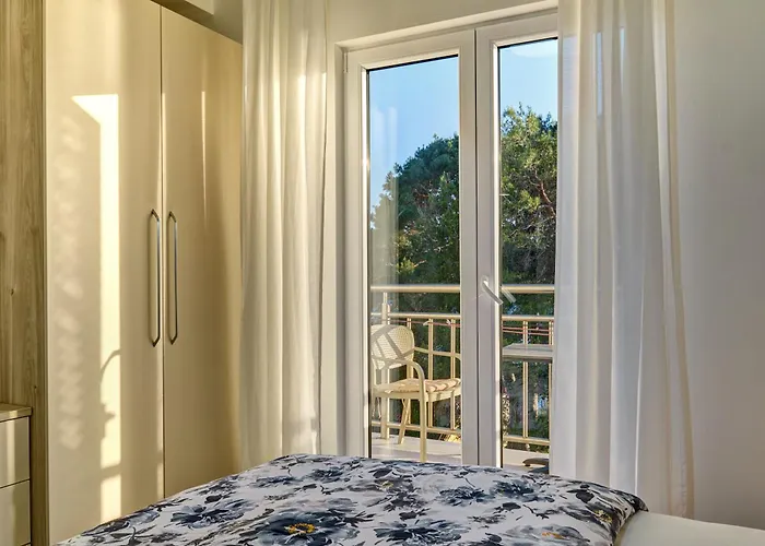 Maison d'hôtes Guest House Lara 3*