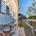 Πανσιόν Eden Sea View 3*