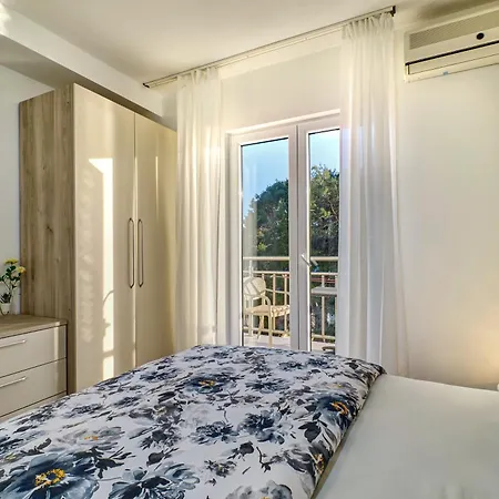Eden Sea View 3*