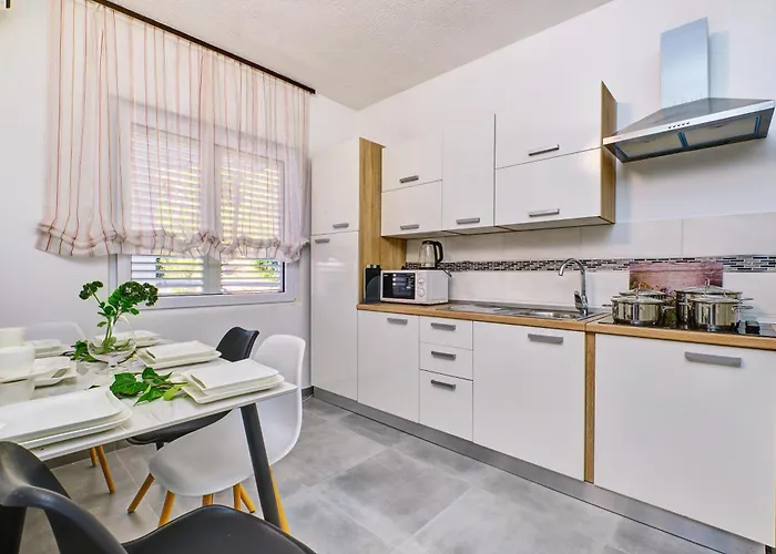 Eden Sea View Rooms Гостевой дом 3*